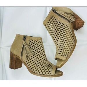 Vince Camuto Sz 7.5 M Womens Perforated Open Toe Bootie Tassel Ankle Boot Sandal